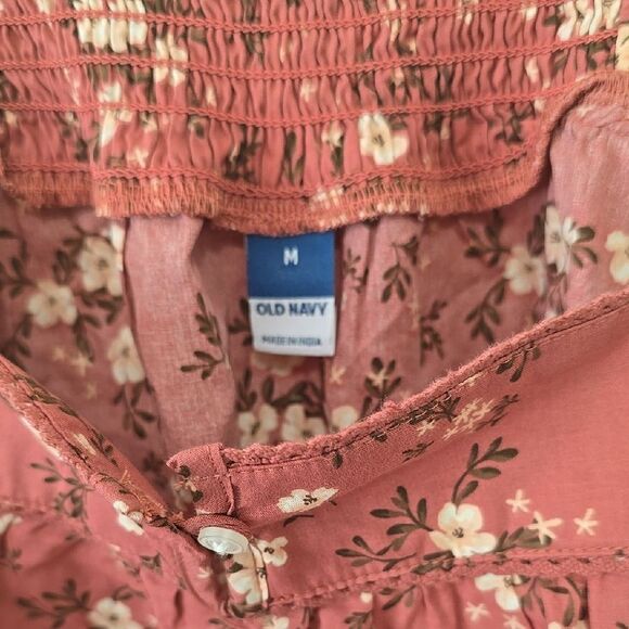 - Old Navy Pink Smocked Buttoned Camisole size medium - Picture 2 of 6